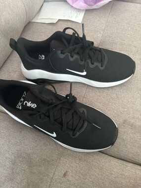 Nike Men’s Black and White Athletic Running Sneakers